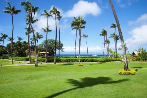 a park with palm trees and the ocean in the background at Sheraton Maui Resort & Spa in Lahaina