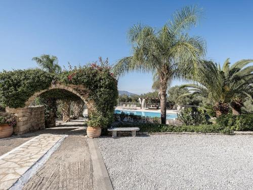 Πισίνα στο ή κοντά στο Aloni House - Spacious secluded villa with pool, up to 10 guests