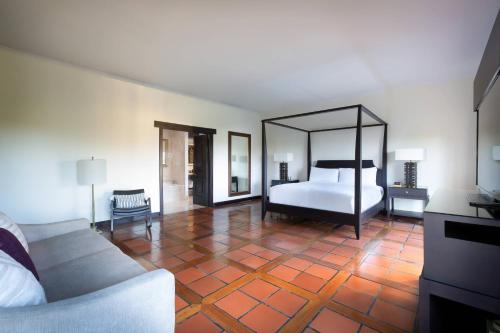 Postel nebo postele na pokoji v ubytování Costa Rica Marriott Hotel Hacienda Belen