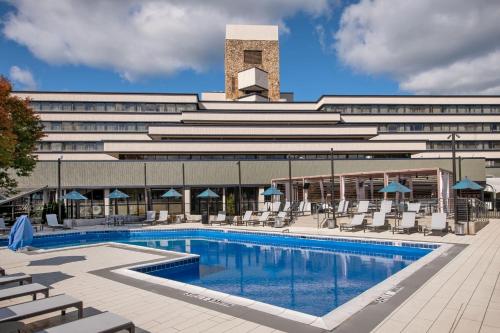 Bazén v ubytování Marriott Lexington Griffin Gate Golf Resort & Spa nebo v jeho okolí