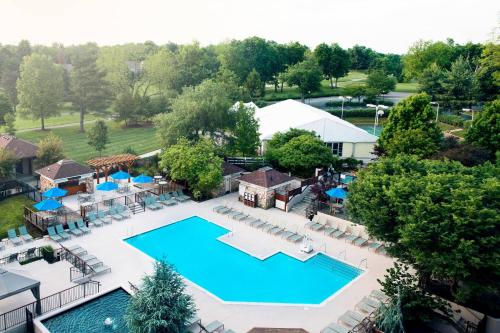 Bazén v ubytování Marriott Lexington Griffin Gate Golf Resort & Spa nebo v jeho okolí
