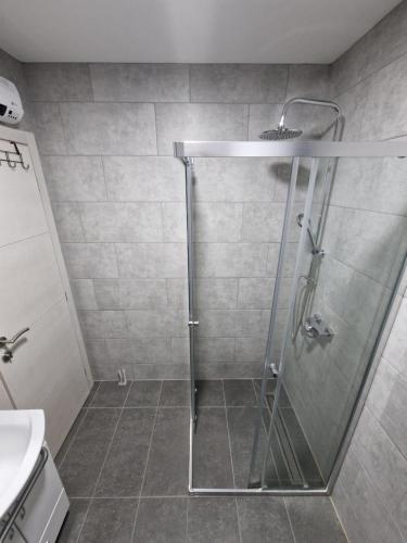 Bilik mandi di Apartments Gradiska
