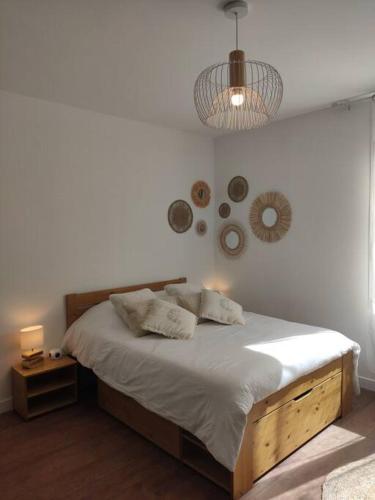 Säng eller sängar i ett rum på Annecy vieille ville, superbe appartement au calme