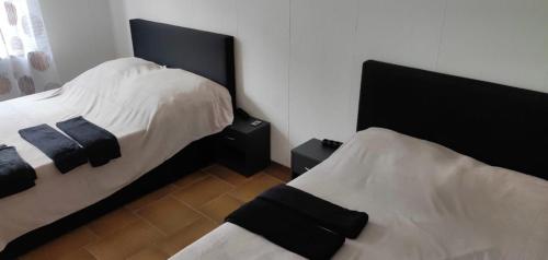 A bed or beds in a room at Haus am See