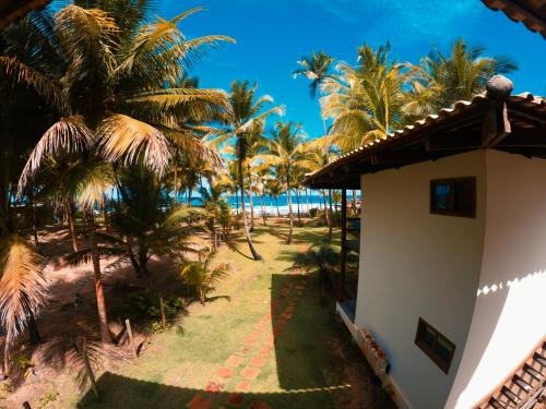 a view of the beach from the balcony of a house at Bangalô Patuá in Barra Grande
