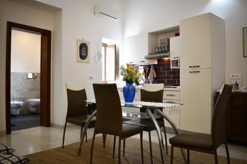 a kitchen with a dining room table and chairs at La Terrazza sul Tempio in Brindisi