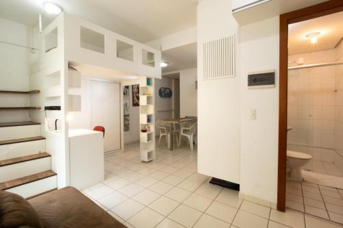 a living room with a toilet and a sink at FLAT PRIVATIVO EQUIPADO WIFI - SUDOESTE in Brasília
