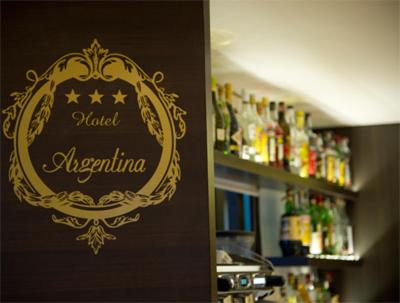 Certificato, attestato, insegna o altro documento esposto da Hotel Argentina