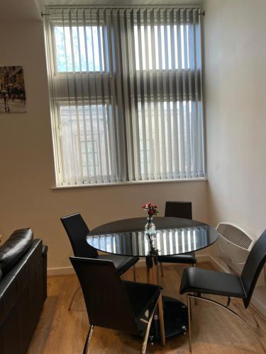 2 bedroom city centre apartment 35 Victoria street photo 10