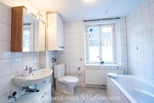 A bathroom at Astoria Apartments