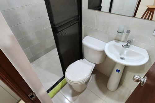 A bathroom at Apto Laureles Miravalle Loft