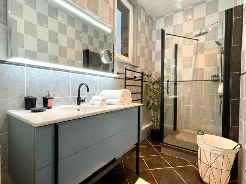 a bathroom with a sink and a shower at La Perle des Isles**** - Nouvelle création des Suites Mana in Rethel