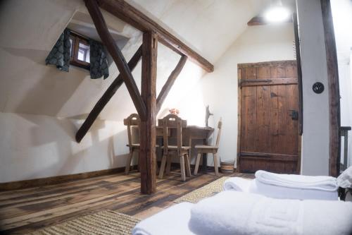 a room with a table and a wooden door at Michelsberger Haus in Cisnadioara