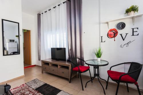 Gambar di galeri bagi Sweet Home On The Beach di Tel Aviv