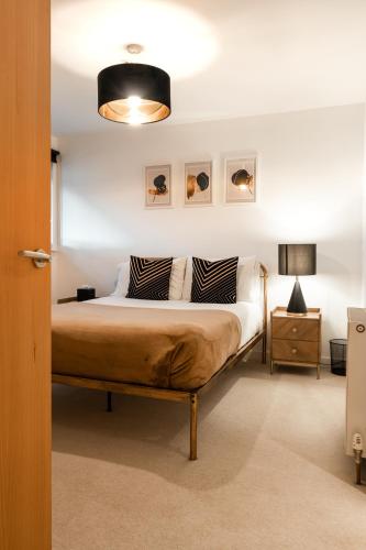 a bedroom with a bed with a black ceiling at West End Escape - Prime Location in Glasgow