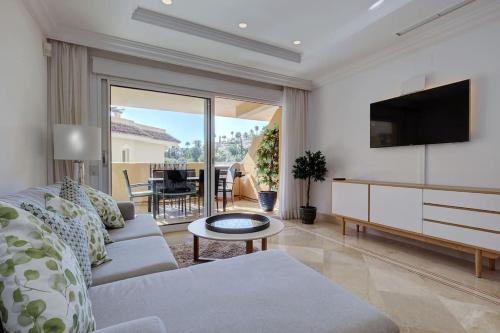 Stunning 2 Bedroom Apartment in Aloha Hill Club