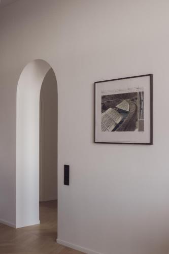 a picture hanging on a wall next to a white wall at DUNE DU PALACE in Zeebrugge