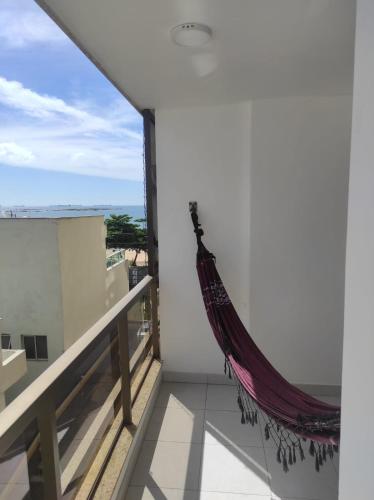 Balkoni atau teres di Lindo Flat frente praia
