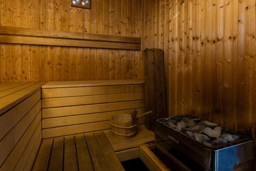 a sauna with a trash can and a bucket in it at Dream Apartment Portova Gdynia in Gdynia