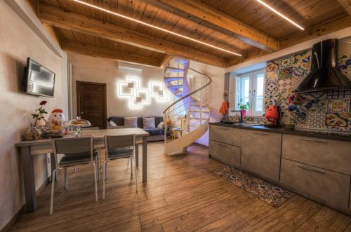 a kitchen and living room with a table and chairs at Casa Adelina nel Centro dei Sassi in Matera