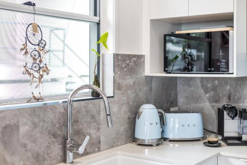 a kitchen counter with a sink and a window at Kiki, 6 mins to Cairns and Airport, pet friendly in Cairns North