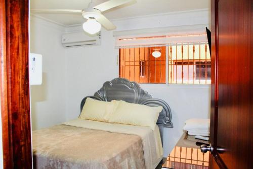 Una cama o camas en una habitación de Apartamento Los Rieles