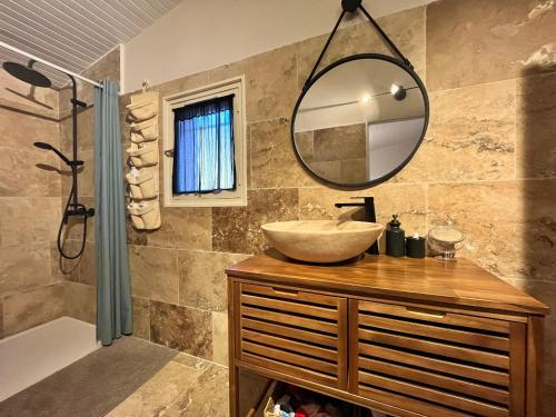 Aix-en-Provence, Maison provençale au calme de la campagne avec Spa et Clim photo 2