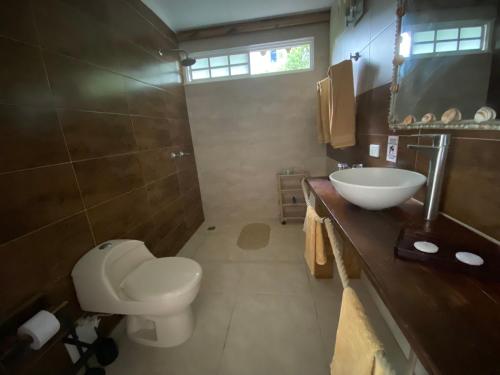 Ένα μπάνιο στο Casa Ingrid