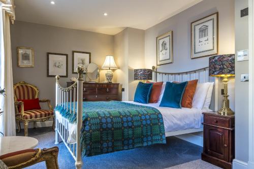a bedroom with a bed with blue and orange pillows at Top Joe's Townhouse in Narberth