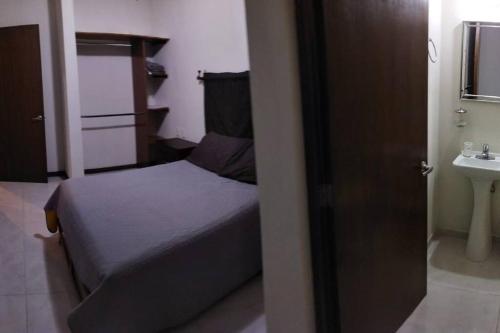 Un ou plusieurs lits dans un hébergement de l'établissement Casa totalmente nueva,2 cuartos 2 baños -Muy Segura
