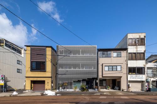 un grupo de edificios en una calle de la ciudad en Granrina Kanazawa - Female only apartment hotel, en Kanazawa