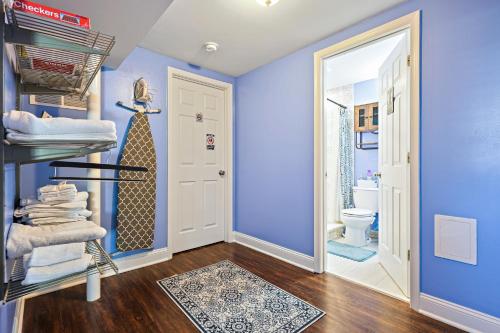 a room with blue walls and a door with a tie at Beautiful 2 bedroom 1 bath Unit in Alexandria