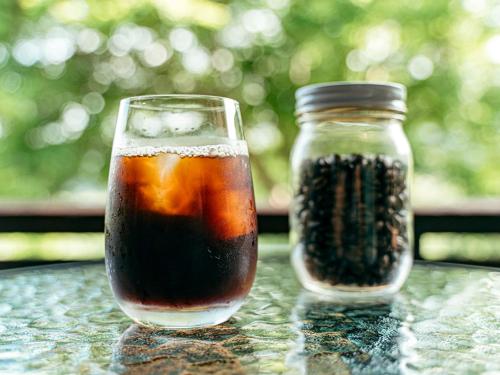 a glass of soda next to a mason jar of black soda at 津川温泉 清川高原保養センター in Aga
