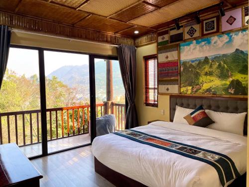 a bedroom with a bed and a balcony with a view at DONG VAN CLIFFSIDE HOUSE in Dồng Văn