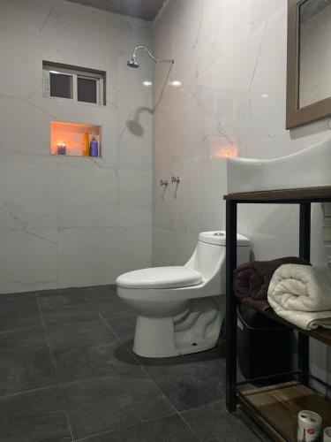 a bathroom with a toilet and a sink at Suite’s Pool in Yelateni