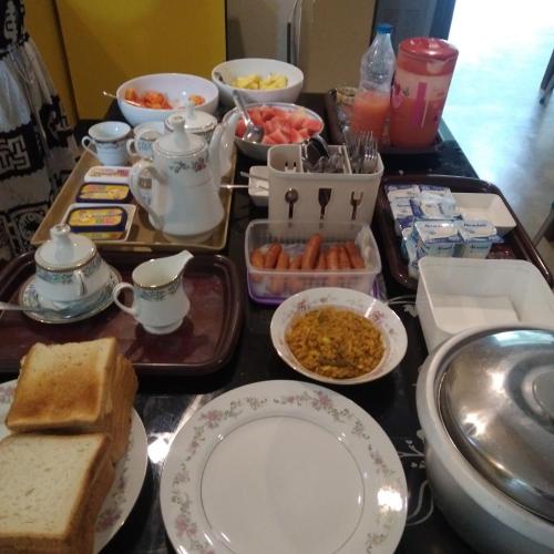 Makanan di atau berdekatan hotel