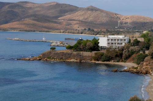 a building on the shore of a body of water at Karystion Hotel in Karistos