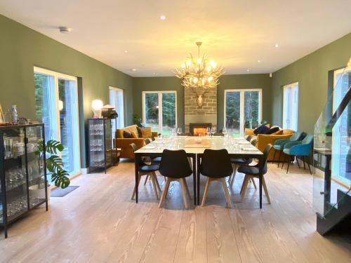 a dining room with a table and chairs at The Lodge at Muir Estate in Thornhill