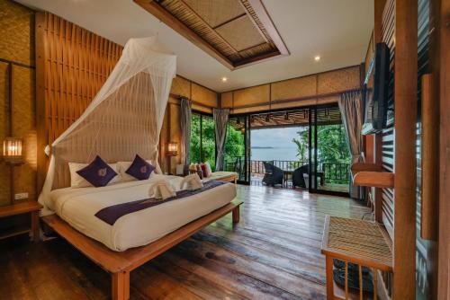 Postel nebo postele na pokoji v ubytování Railay Great View Resort
