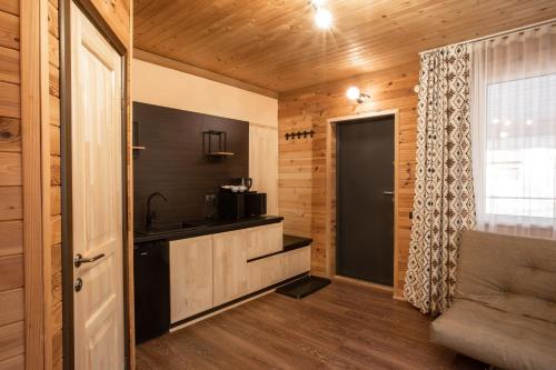 Una cocina o zona de cocina en Wellland Hotel