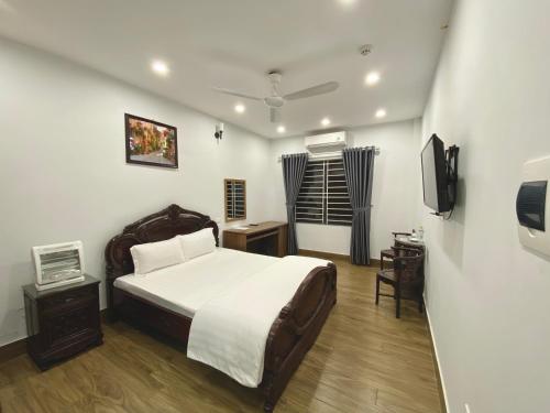a bedroom with a bed and a television in it at Tien Minh Hotel 113 Le Thanh Nghi in Hanoi