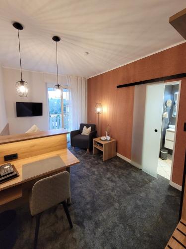 Una televisión o centro de entretenimiento en Hotel Pieper-Kersten