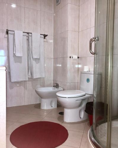 Bilik mandi di The Poets Inn