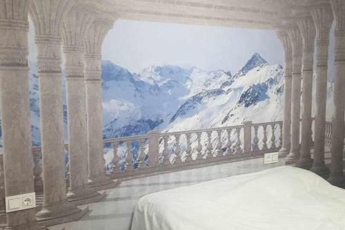 a bedroom with a view of a snow covered mountain at Acogedor apartamento en el Pirineo aragonés in Villanúa