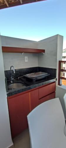 a kitchen with a sink and a counter top at Maui Beach Residence, 3 quartos, Tamandaré PE in Tamandaré