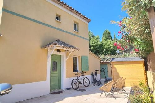 a house with two bikes parked outside of it at Sublime Maison Proche Mer Avec Piscine in Sanary-sur-Mer