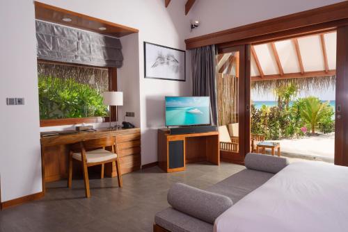 TV a/nebo společenská místnost v ubytování Dhigufaru Island Resort