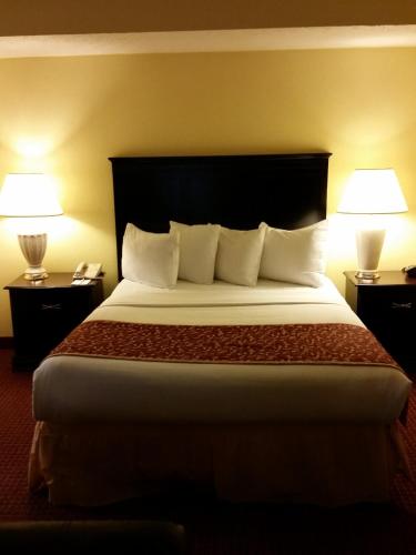 Ένα ή περισσότερα κρεβάτια σε δωμάτιο στο Hawthorn Extended Stay by Wyndham Columbus