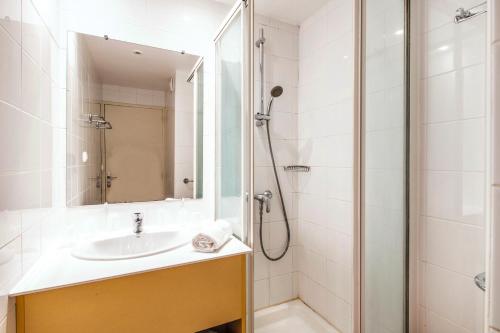 a bathroom with a sink and a shower at SOWELL Family Grau du Roi in Le Grau-du-Roi