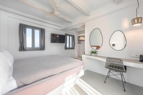 Postel nebo postele na pokoji v ubytování Paros Cape Suites